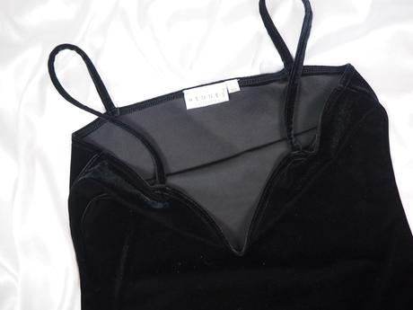 Kvalitné zamatové šaty hennes, 40