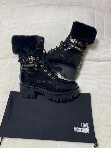 Lakované kožené workery love moschino originál, 39