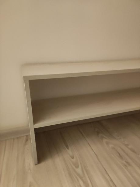 Skrinka pod tv, 