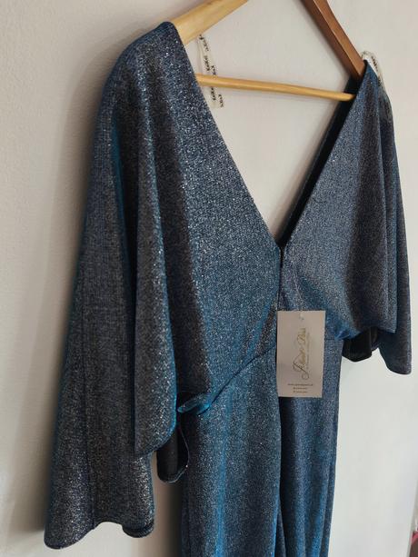 Šaty z lesklej látky, nenosené, so štítkom, 42