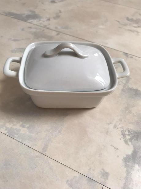 Porcelánová maselnička, 
