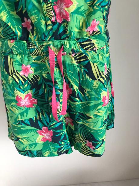 Letný overal s tropickým vzorom, 140