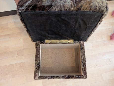 Taburetka s úložným priestorom, 