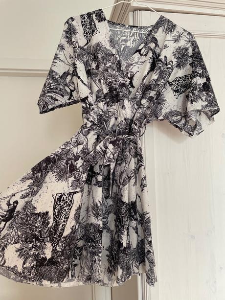 Krasne lahucke saty a la dior na leto kvalitne, s