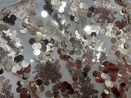 Nova trblietava sukna, l