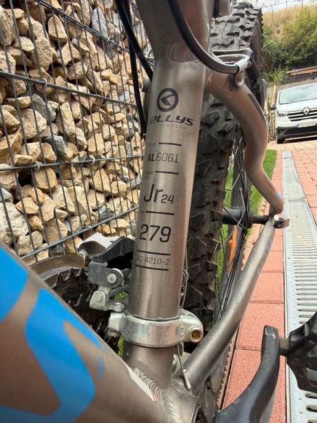Bicykel, kellys,24