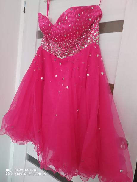 Šaty na šnúrovačku, 