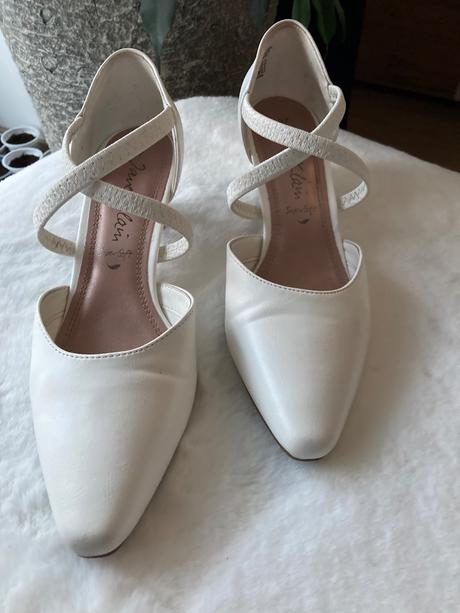 Svadobne biele lodičky, 37