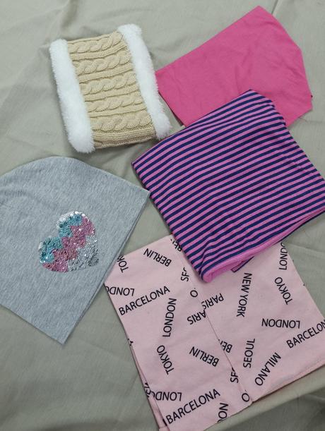 Set dievčenské nakrcniky a čapica, 