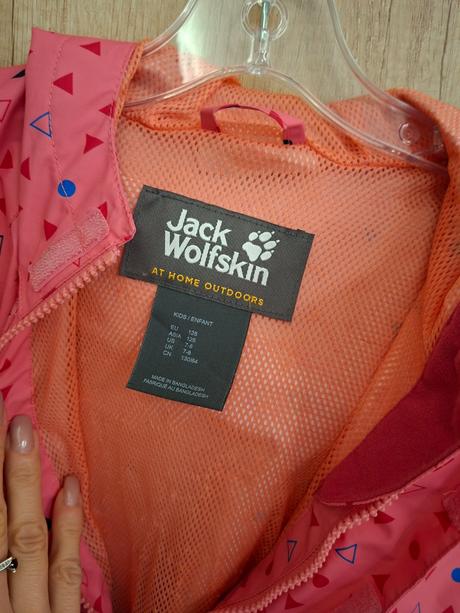 Krasna bunda, jack wolfskin,128