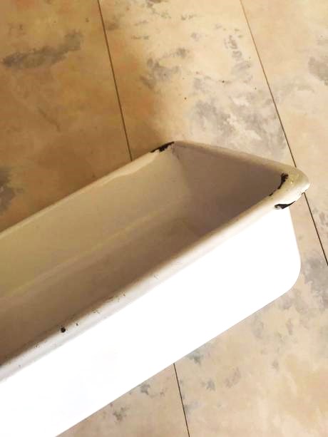 Starý smaltovaný pekáč, 