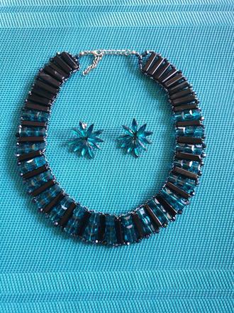 Nahrdelnik s nausnicami, 