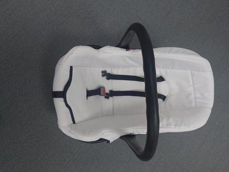 Bodkované vajíčko/autosedačka pre bábätko,
