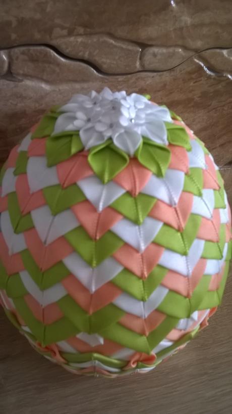 Nádherné otváracie vajíčko,