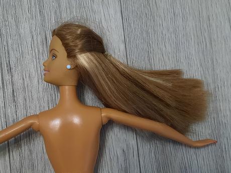 Barbie s rovnými nohami california 2004, 
