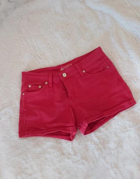 Červené šortky., m