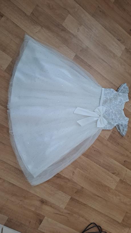 Šaty na 1.sv.prijímanie, 152