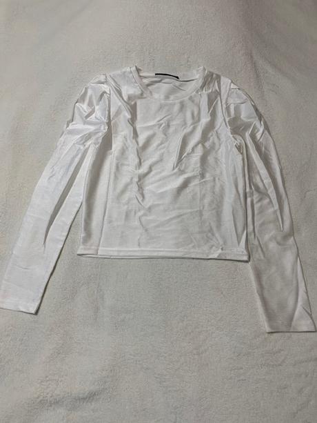 Cropp top lesklý biely s nazberanými rukávmi, l