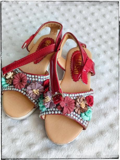 Kvietkovane krásne sandálky, 28