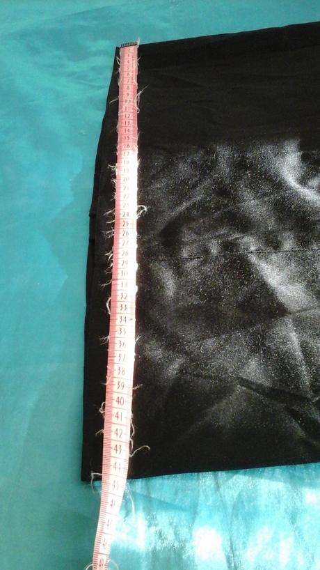 Cierne saty s vybijanym dekoltom nenosene, gate,36