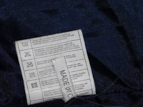 Pekna zimna bunda s odonimatelnou kapucnou, 38