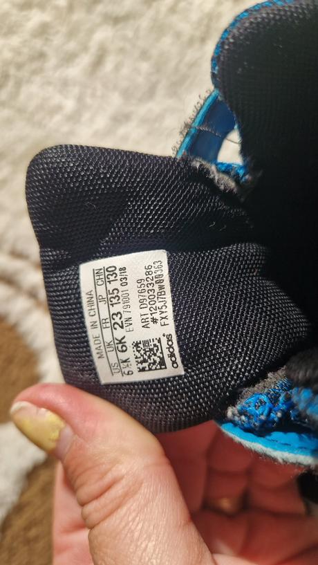 Snehule, adidas,23