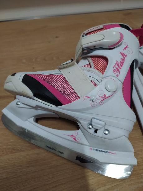Dievčenské korčule na ľad, 32