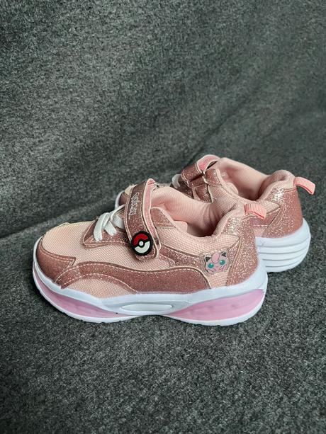 Blikajúce tenisky pokemon, sinsay,27