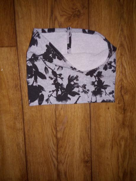 Nakrcnik sedy s kvetmi nenoseny 1,5 az 2,5 roka, 86