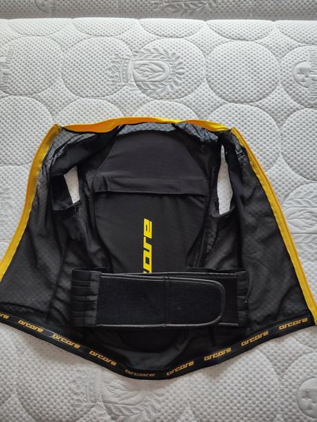 Chranič chrbta xs, 128-140 cm, 