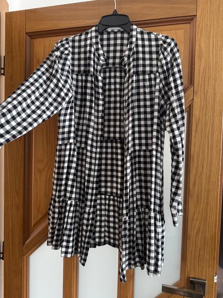 Predlzena kosela / saty, reserved,s