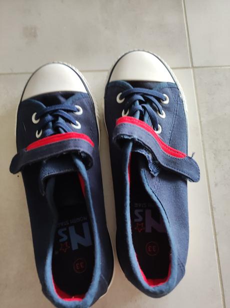 Platené tenisky, 33