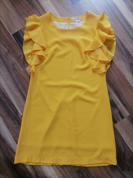 Šaty s volánmi, 36