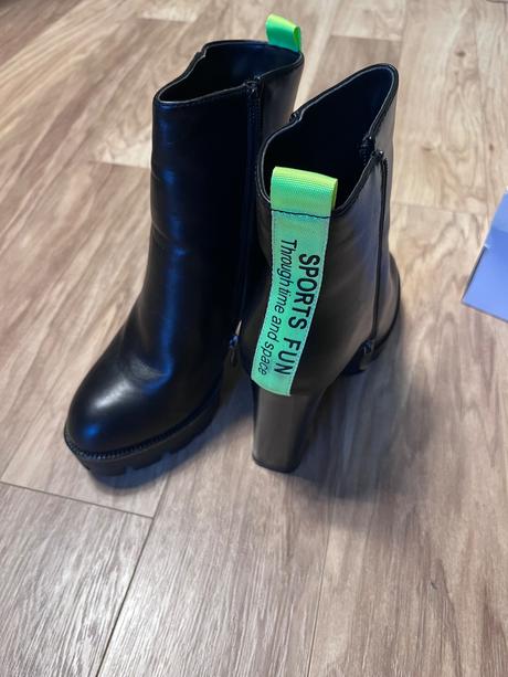 Členkové čižmy, 40