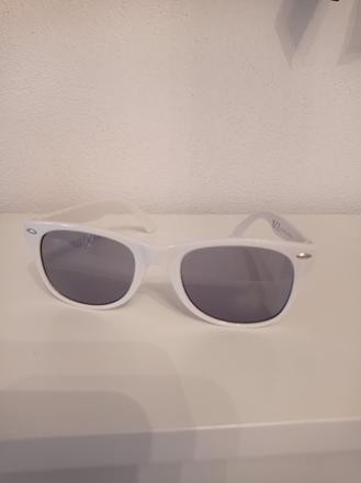 Biele detske slnečné okuliare uni top stav, 