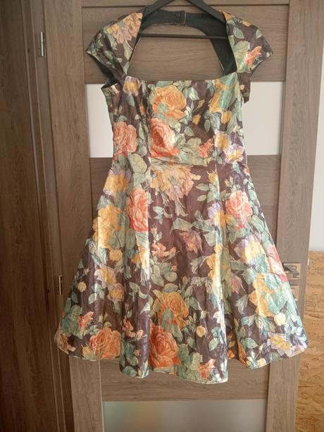 Spoločenské šaty, 42