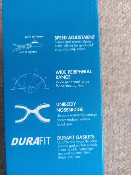 Nepoužité plavecké okuliare, 