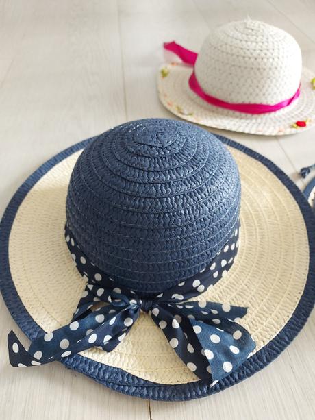 Letné klobúky, 104