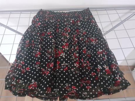 Dievcenska cierna sukna s kvetmi, orsay,164