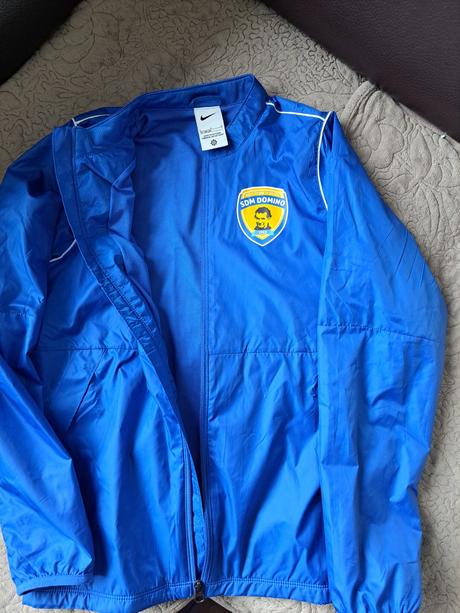 Sustakovs bunda, nike,146