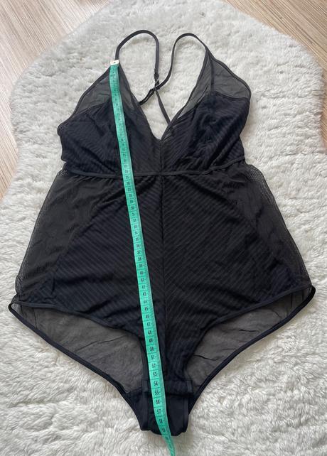 Cierne sietkovane body, l