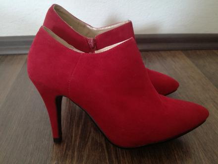 Červené kotníkové krátke čižmičky, 37