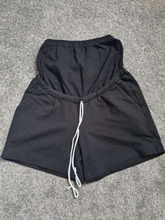 Tehotenské kraťasy, s