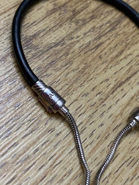 Pandora čierny koženy naramok, pandora