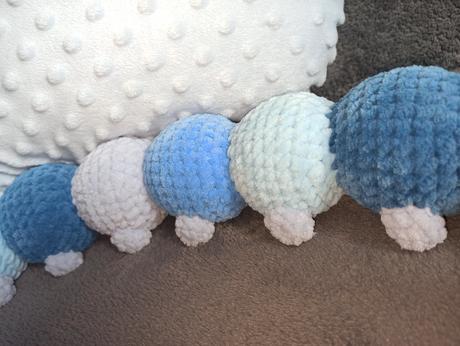 Vankúšik, húsenica, hrkálka, 