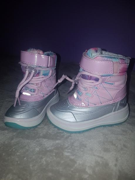 Čižmy veľ. 22, lupilu,22