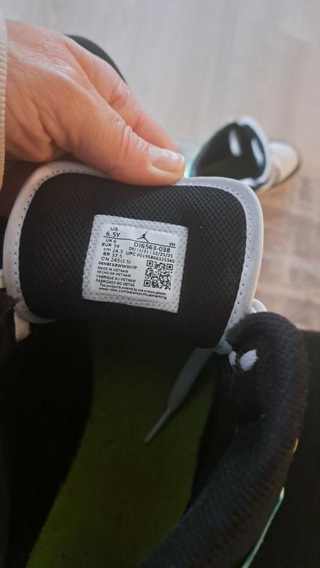 Tenisky niké, air jordan,39