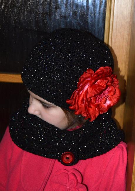 Háčkovaná čiapočka s kvetom, 92