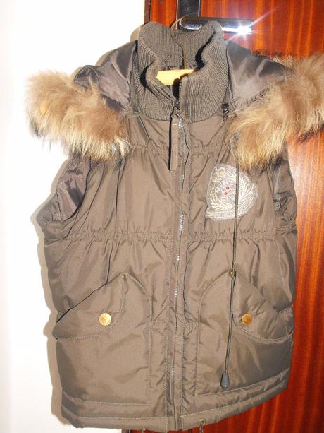 Krátka zateplená vesta s  kapucňou, xs