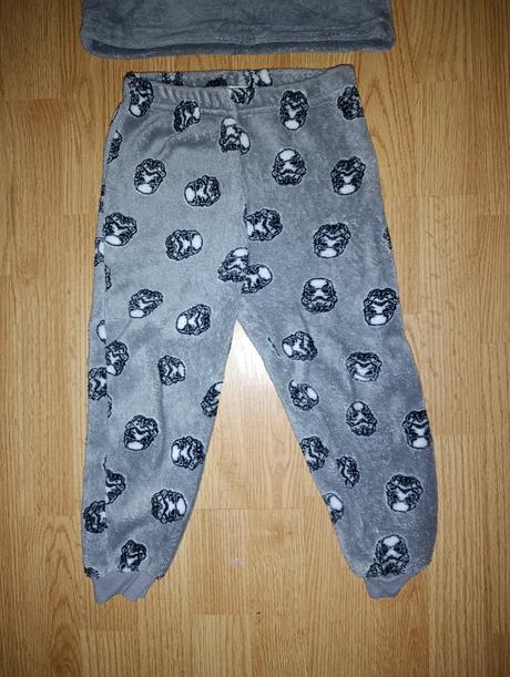 Teple pyzamo star wars 104, sinsay,104